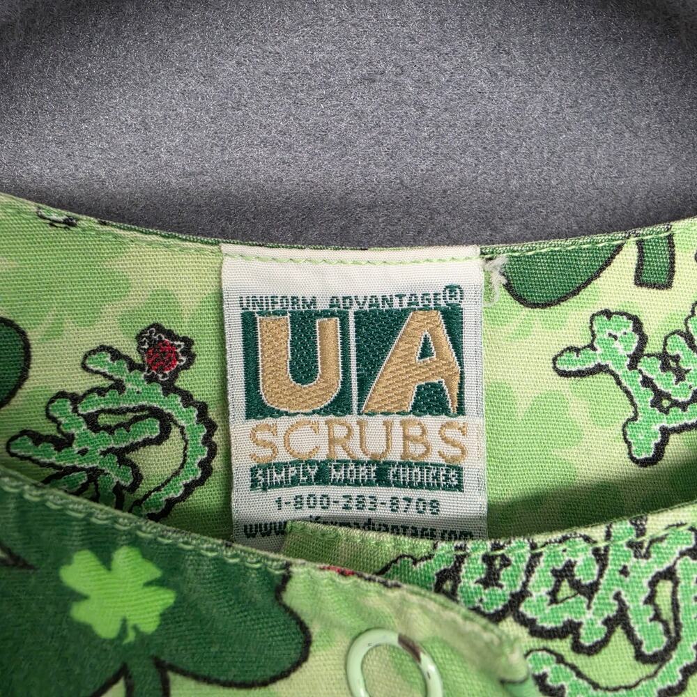 St Patricks Day Scrub Top Jacket Womens XL Shamrock Leprechaun Long Sleeve - Picture 5 of 7